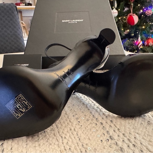 Saint Laurent Glossy Black Heels - Picture 3 of 4
